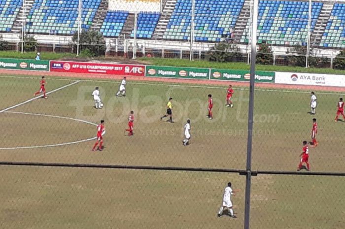 Suasana laga timnas U-19 Indonesia kontra Thailand di ajang semifinal Piala AFF U018 di Thuwunna Stadium, Yangon, Myanmar, pada Jumat (15/9/2017).
