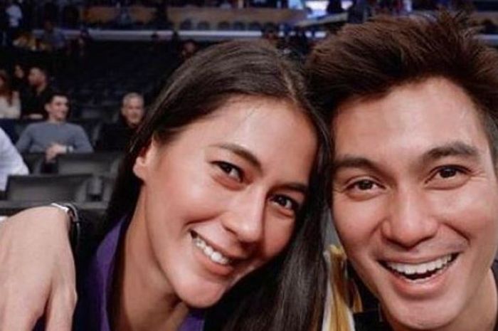 Baim Wong dan istrinya, Paula Verhoeven, bertemu menyaksikan LeBron James dalam pertandingan NBA ket