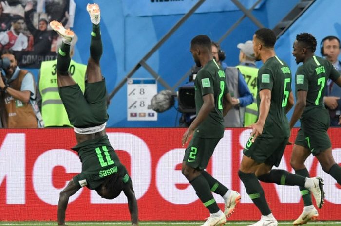 Pemain Nigeria, Victor Moses (kiri), merayakan gol yang dicetak ke gawang Argentina dalam laga Grup D Piala Dunia 2018 di Saint Petersburg Stadium, Saint Petersburg, Rusia pada 26 Juni 2018.