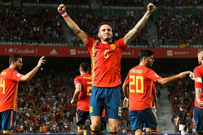 Gelandang Spanyol, Saul Niguez (tengah), merayakan gol yang dicetak ke gawang Kroasia dalam laga UEFA Nations League di Stadion Manuel Martinez Valero, Elche, Spanyol pada 11 September 2018.