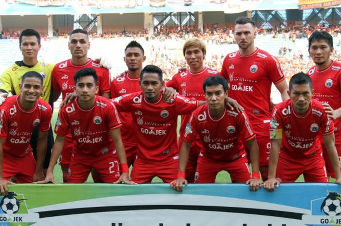     Skuat Persija Jakarta berpose sebelum laga kontra PS Tira, di Stadion Wibawa MUkti, Cikarang Timur, Sabtu (10/11/2018).    