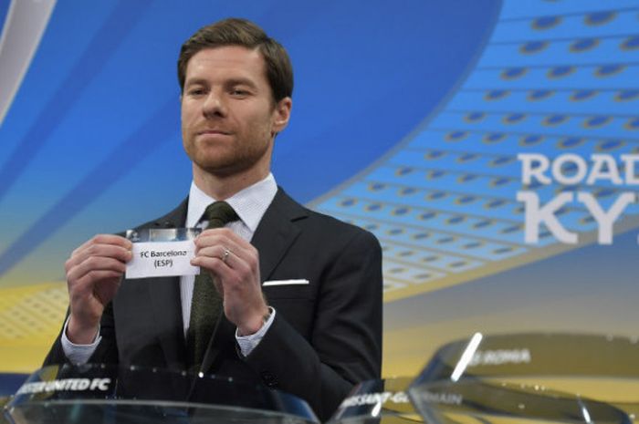  Mantan gelandang Liverpool dan Real Madrid, Xabi Alonso, dalam acara undian babak 16 besar Liga Champions 2017-2018 di Nyon, Swiss, pada Senin (11/12/2017)  