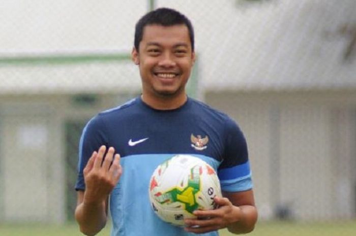 Bek Arema FC Sekaligus Eks Timnas Indonesia, Hamka Hamzah, Memberi Pesan Kepada Adik-adiknya di Timnas U-22 Indonesia