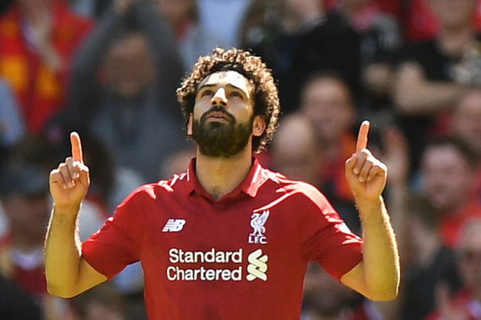        Pemain Liverpool FC, Mohamed Salah, merayakan golnya ke gawang Brighton & Hove Albion dalam laga Liga Inggris di Stadion Anfield, Liverpool pada 13 Mei 2018.       