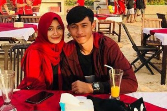   Hanis Saghara putra berlibur bersama sosok wanita yang dikabarkan dekat dengannya  