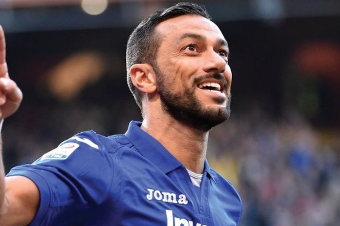 Penyerang Sampdoria, Fabio Quagliarella, melakukan selebrasi setelah mencetak gol ke gawang AS Roma lewat titik penalti pada laga tunda pekan ketiga Liga Italia di Stadion Luigi Ferraris, Rabu (24/1/2018) waktu setempat.