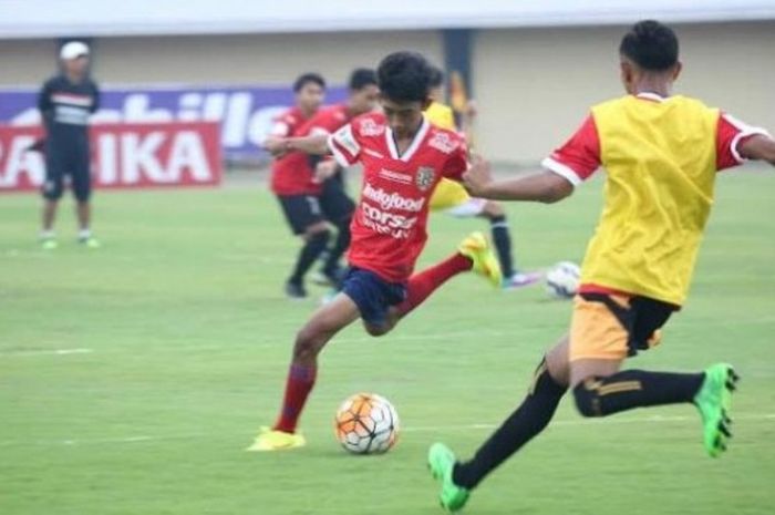 Suasana seleksi Bali United U-17 di Stadion Kapten I Wayan Dipta, Gianyar, Minggu (5/6/2016). 