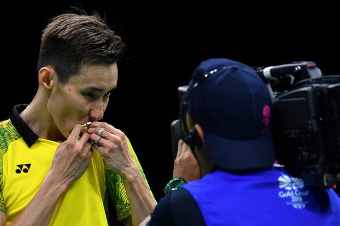 Pebulu tangkis tunggal putra Malaysia, Lee Chong Wei, melakukan selebrasi setelah meraih medali emas pada Commonwealth Games 2018 setelah mengalahkan Kidambi Srikanth (India) pada final yang berlangsung di Carrara Sports Arena, Gold Coast, Australia, Minggu (15/4/2018).