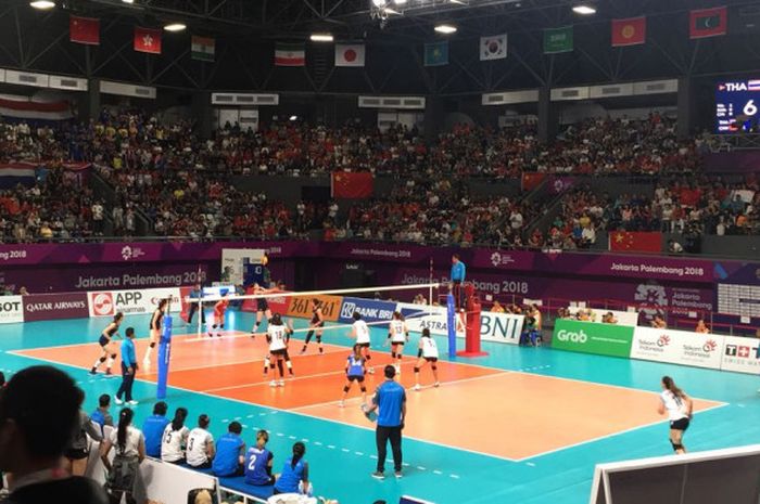 Suasana partai final bola voli putri Asian Games 2018 di Tenis Indoor Senayan, Jakarta, Sabtu (1/9/2018), yang mempertemukan China kontra Thailand.