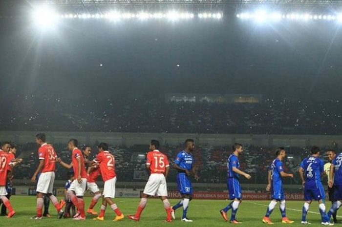 Laga Persib kontra Persija perdana di Stadion GBLA, Sabtu (16/7/2016).