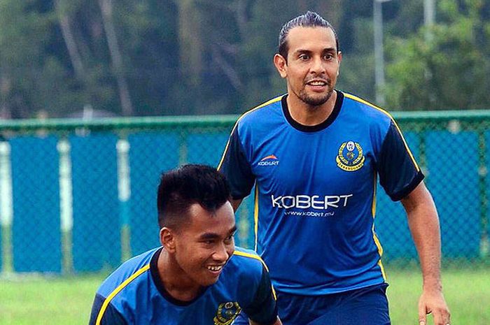 Gelandang Terengganu FA, Gustavo Lopez, saat mengikuti sesi latihan tim.