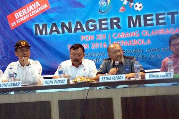 Suasana manager meeting sekaligus pengundian pembagian grup di gedung Asprov PSSI Jawa Barat di Bandung, Rabu (24/8/2016).