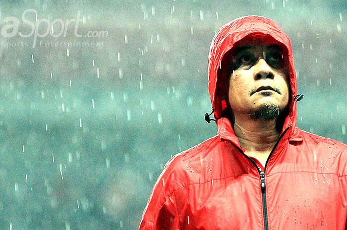 Manajer Madura United, Haruna Soemitro, saat mendampingi timnya pada hari pertama laga kedua Piala P