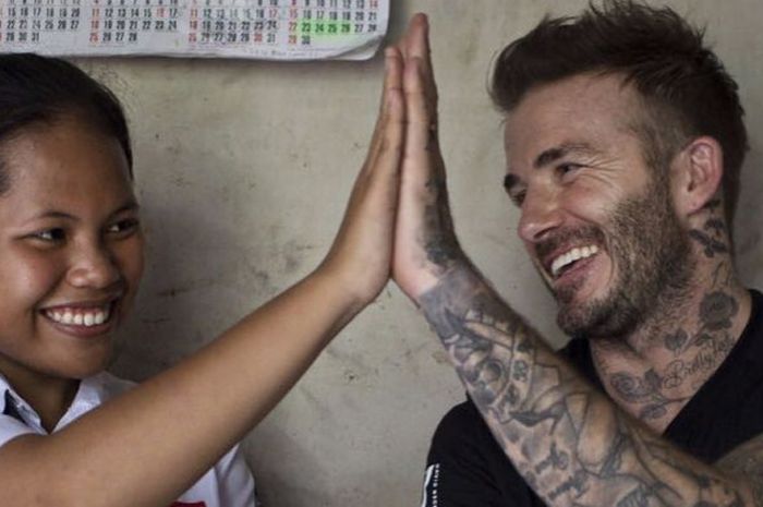 David Beckham (kanan) bersama Sripun 