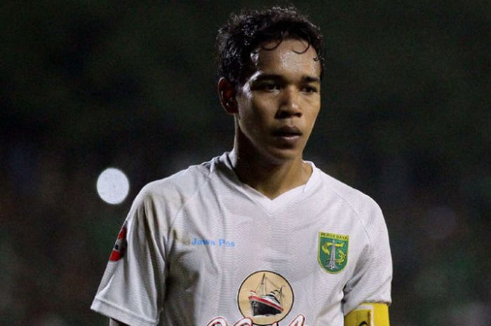 Ekspresi Misbakus Solikin (Persebaya) di partai Liga 2 antara Madiun Putra melawan Persebaya di Stad