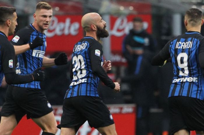 Selebrasi pemain Inter Milan setelah Mauro Icardi cetak gol penyeimbang di babak pertama dalam laga Inter Milan vs Udinese di Stadion Udinese, Minggu (16/12/2017).