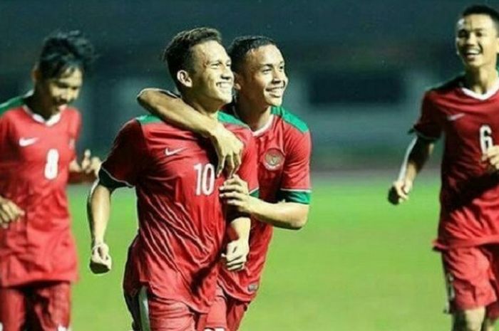 Pemain Timnas U-19 merayakan golnya ke gawang Myanmar.