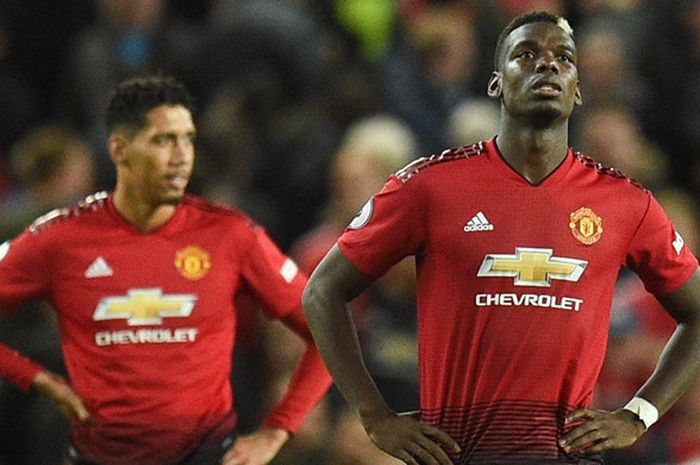  Ekspresi gelandang Manchester United, Paul Pogba (kanan), seusai timnya dijebol Tottenham Hotspur dalam laga Liga Inggris di Stadion Old Trafford, Manchester pada 27 Agustus 2018. 