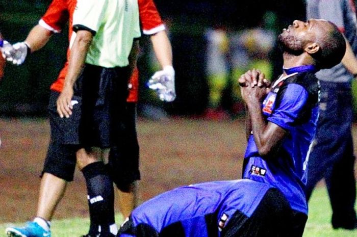 Pemain Madura United bersyukur setelah menang melawan Persegres Gresik United di Stadion Tri Dharma Persegres Petrokimia Gresik, Jawa Timur (16/07/2016).