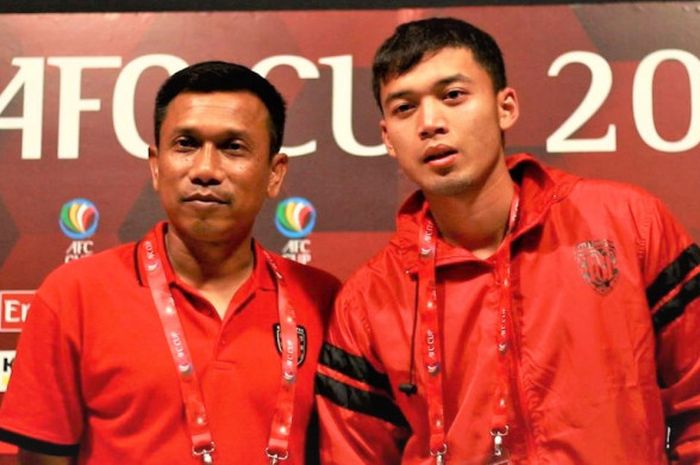 Pelatih Bali Unite, Widodo Cahyono Putro (kiri).
