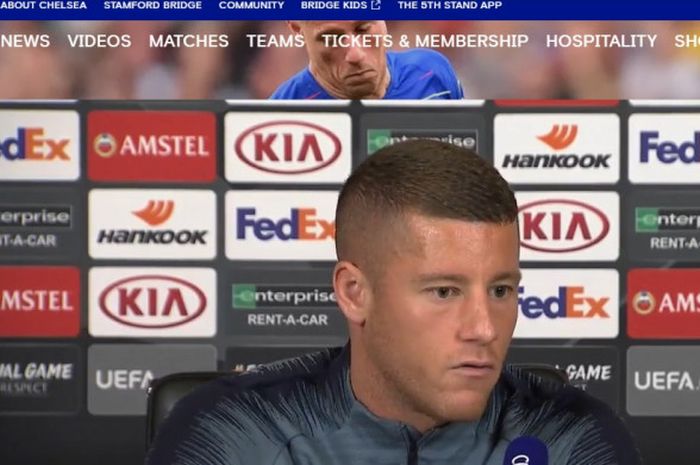 Gelandang Chelsea, Ross Barkley, dalam konferensi pers usai laga Piala Liga Inggris melawan Derby County di Stadion Stamford Bridge, London, pada 1 November 2018.