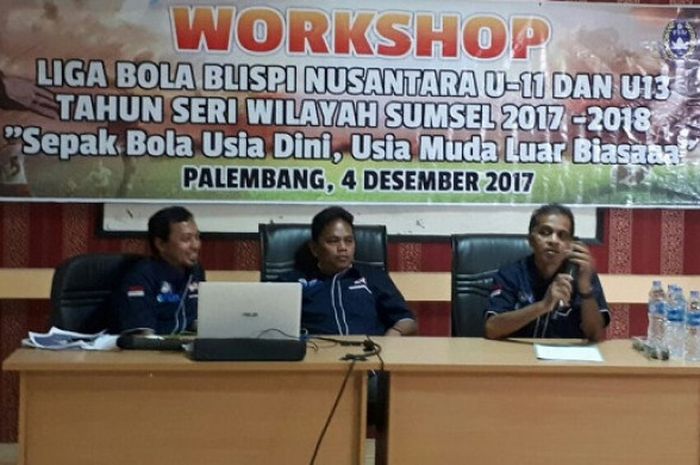 Ketua Umum BLiSPI Subagja Suihan saat workshop Liga Bola BLiSPI, Senin (4/12/2017).