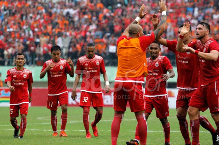 Skuat Persija Jakarta merayakan gol ke gawang Mitra Kukar, di babak perempat final Piala Presiden 2018, Minggu (4/2/2018).