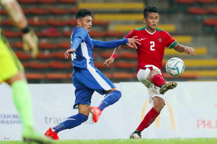 Aksi I Putu Gede Juniantara saat timnas Indonesia berhadapan dengan Filipina pada pertandingan Grup B SEA Games 2017 di Shah Alam, Kamis (17/8/2017). 