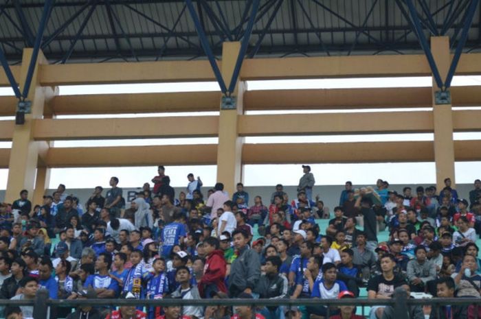 Supoter PSIS dan Bali United padati Stadion Moch Soebroto