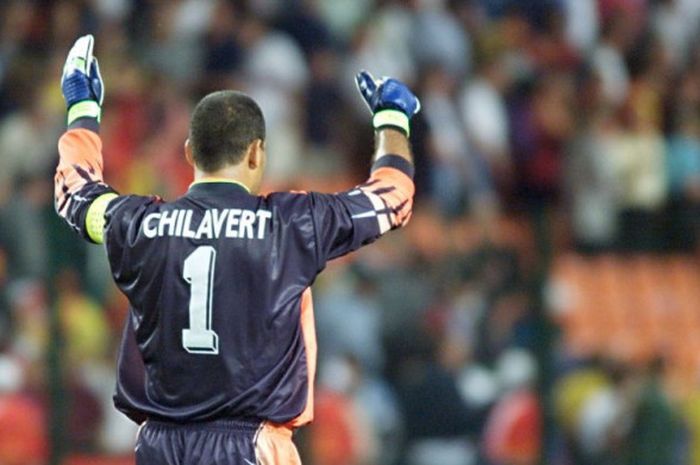 Kiper Paraguay, Jose Luis Chilavert, merayakan kemenangan Paraguay atas Spanyol di laga Grup D Piala Dunia 1998 di St Etienne, Prancis, 290 Juni 1998.