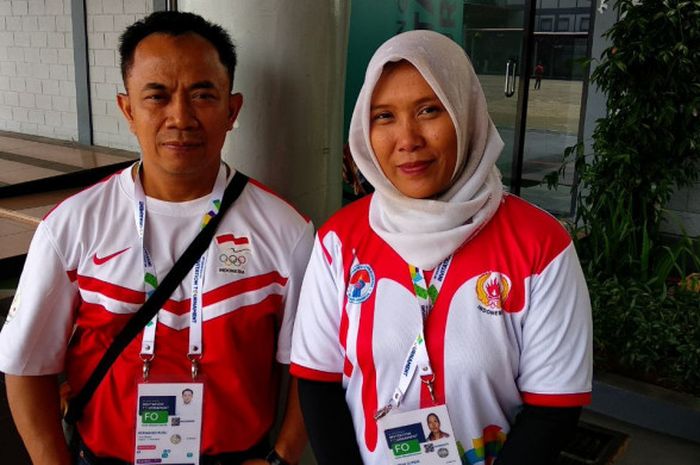 Dua pelatih angkat besi nasional, Muhammad Rusli dan Supeni, saat berada di JIExpo Kemayoran, Jakarta, Senin (12/2/2018).