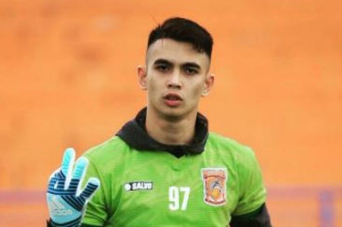   Kiper Borneo FC Nadeo Argawinata  