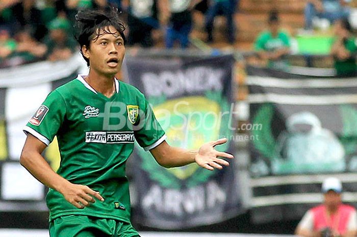 Ekspresi striker Persebaya Surabaya, Rishadi Fauzi, saat tampil melawan PS TNI pada Hari pertama lag