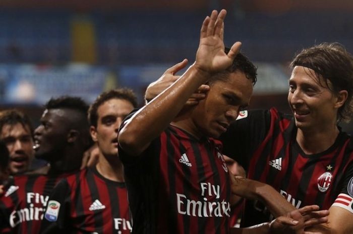 Carlos Bacca merayakan gol AC Milan ke gawang Sampdoria pada lanjutan Serie A di Stadion Luigi Ferrari, Jumat (16/9/2016).