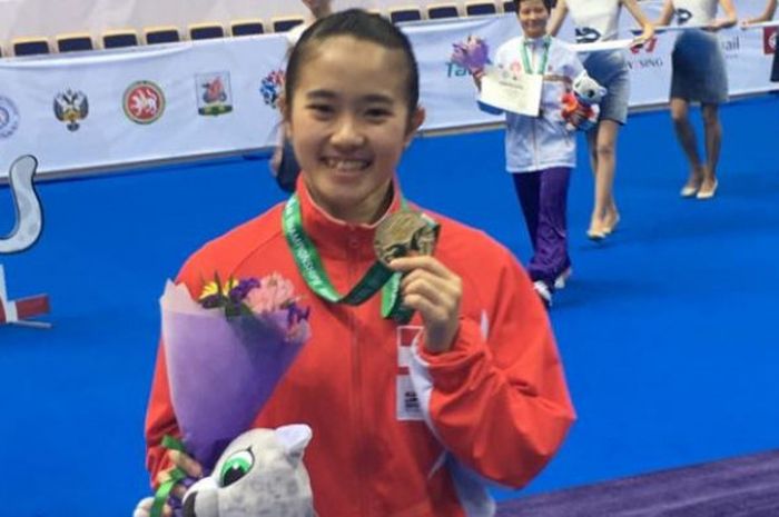 Atlet wushu Indonesia, Felda Elvira Santoso, meraih medali emas pada hari terakhir Kejuaraan Dunia Wushu 2017 di Rusia, Selasa (3/10/2017).