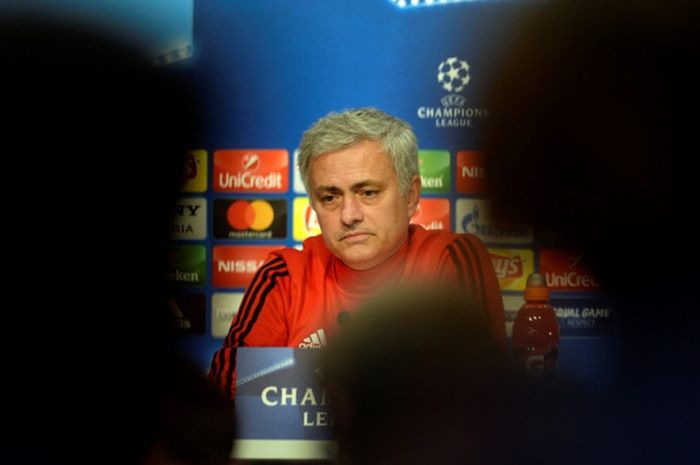 Manajer Manchester United, Jose Mourinho, berbicara dalam konferensi pers di Stadion Ramon Sanchez Pizjuan, Sevilla, Spanyol, pada 20 Februari 2018.
