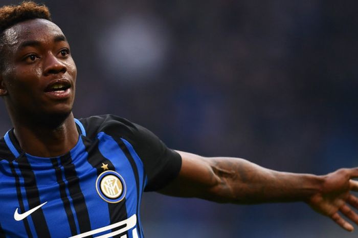 Selebrasi penyerang muda Inter Milan, Yann Karamoh, seusai berhasil membobol gawang Bologna dalam laga Liga Italia 2017-2018 di Stadion Giuseppe Meazza, Milan, Italia, pada 11 Februari 2018.