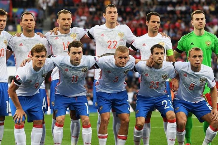 Para pemain Rusia berfoto bersama jelang pertandingan Grup B Piala Eropa 2016 menghadapi Wales di Stadion Municipal, Toulouse, Prancis, pada 20 Juni 2016.