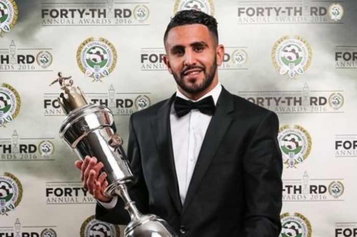 Gelandang Leicester City, Riyad Mahrez, meraih gelar Pemain Terbaik Premier League 2015-2016 versi Asosiasi Pesepak Bola Profesional (PFA).