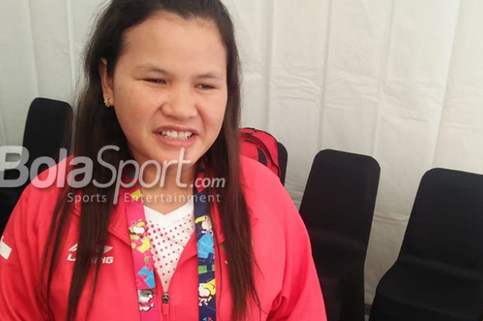 Pecatur putri Indonesia, Margaretha Wilma Sinaga, memberi komentar usai bertanding di hari pertama catur Asian Para Games 2018 di Cempaka Putih Sports Hall, Minggu (7/10/18).
