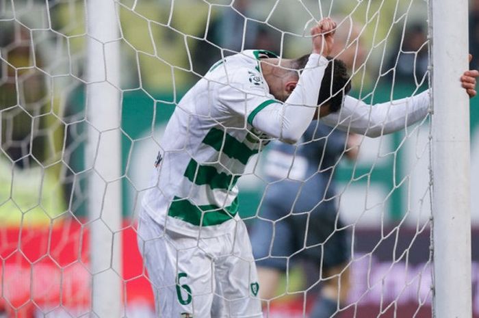 Aksi pemain Lechia Gdansk, Simeon Slavchev, dalam laga melawan Legia Warsawa di Stadion Energa, Gdask, pada Minggu 11 Maret 2018.