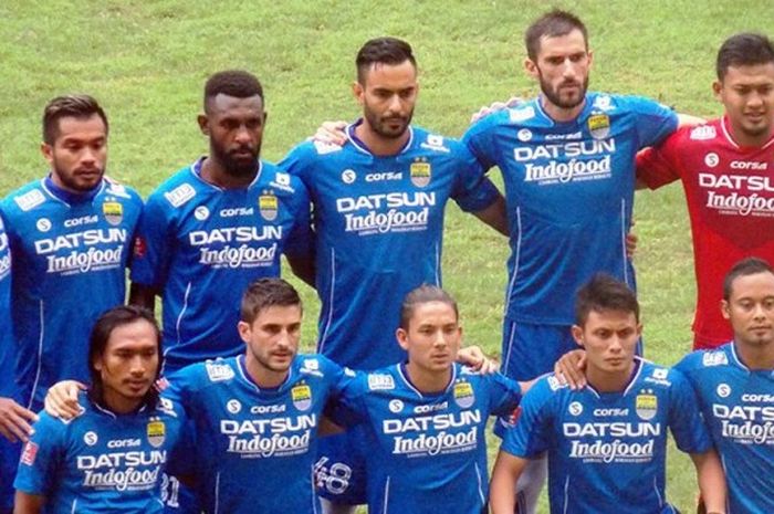 Tim Persib Bandung berpose menjelang laga melawan Bhayangkara FC di Stadion Wibawa Mukti, Cikarang, Rabu (12/10/2016).
