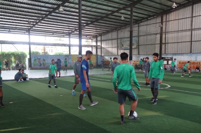 Sesi latihan rutin timnas U-19 Indonesia di Althea Futsal Sidoarjo pada Jumat (13/7/2018) jelang laga peringkat ketiga Piala AFF U-19 melawan Thailand.