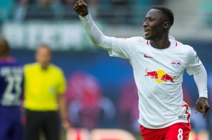 Naby Keita merayakan gol RB Leipzig ke gawang Werder Bremen dalam partai Liga Jerman di Leipzig, 23 Oktober 2016.