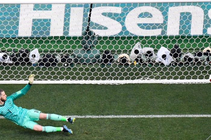 Kiper Spanyol, David De Gea, gagal menepis sepakan penalti pemain Rusia dalam laga babak 16 besar Piala Dunia 2018 di Luzhniki Stadium, Moskow, Rusia pada 1 Juli 2018.
