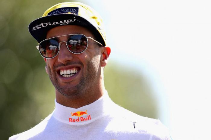 Daniel Ricciardo (Red Bull Racing) saat berada di Melbourne Grand Prix Circuit, Australia, untuk mengikuti sesi latihan F1 GP Australia.