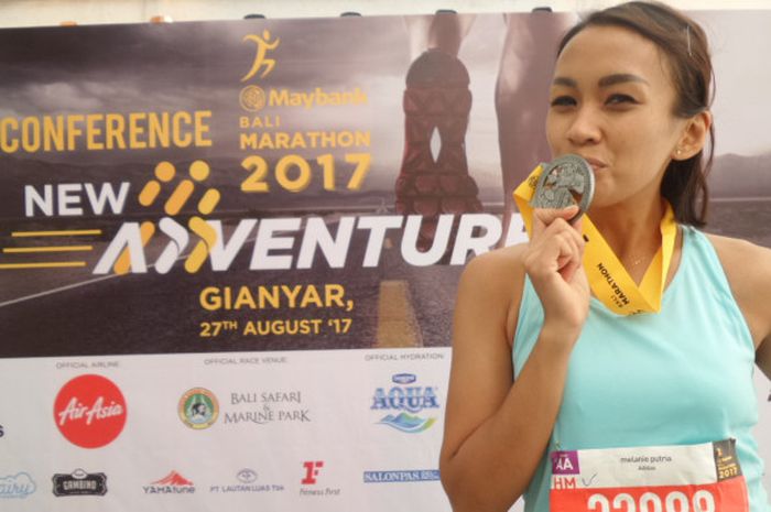 Melanie Putria ikut meramaikan Maybank Bali Marathon 2017 di Gianyar, Bali, Minggu (27/8/2017) WITA.
