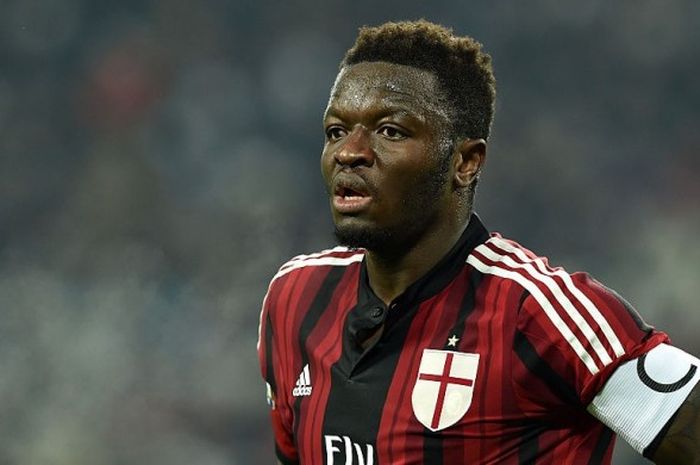 Sulley Muntari ketika masih menjadi pemain AC Milan dalam pertandingan melawan Juventus, 7 Februari 2015.