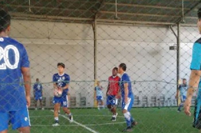 Tim Persib Bandung menggelar latihan sore ini di sebuah Lapangan Futsal ?yang terletak di jalan Veteran, Makassar, Jumat (13/10/2017). 
