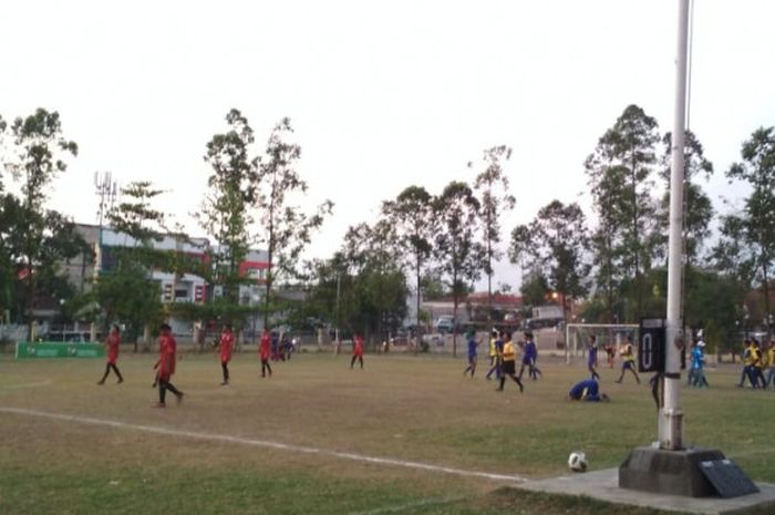 Pertandingan babak 16 besar Liga Santri Nusntara 2018 antara PP Al Asror Madura versus PP Al Urwatul Wutsqo Aceh di Stadion Kota Barat, Surakarta, Kamis (4/10/2018).